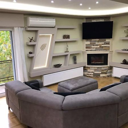 Finer Things Flisvos Beach Condo In Palaio Faliro Atene Esterno foto