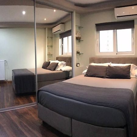 Finer Things Flisvos Beach Condo In Palaio Faliro Atene Esterno foto