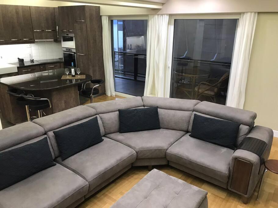 Finer Things Flisvos Beach Condo In Palaio Faliro Atene Esterno foto