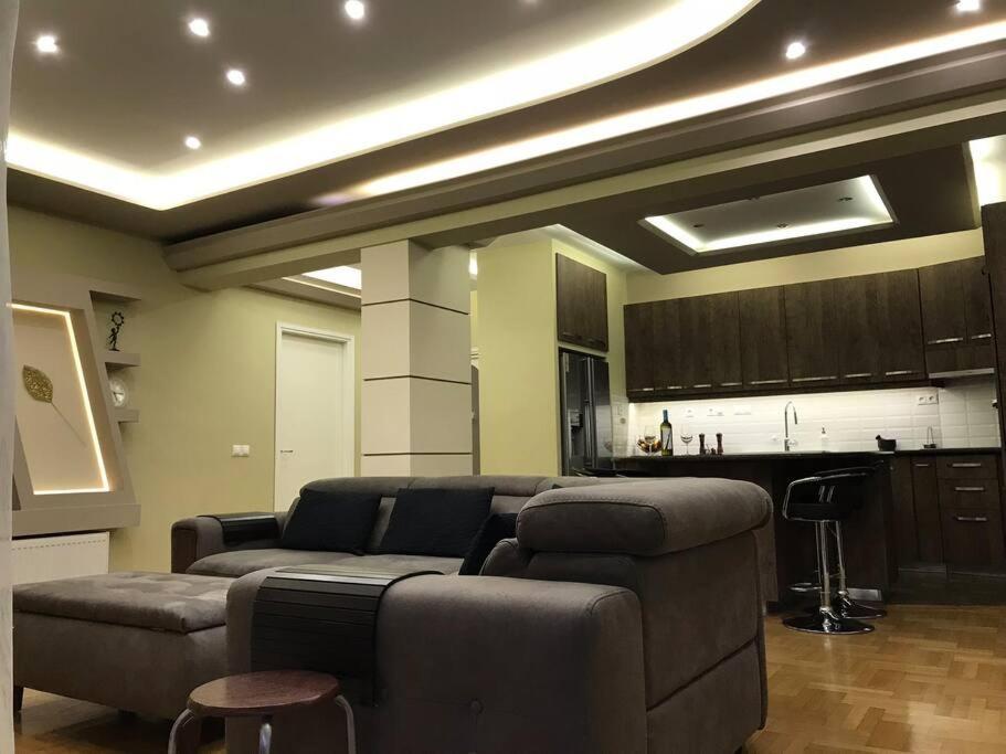 Finer Things Flisvos Beach Condo In Palaio Faliro Atene Esterno foto
