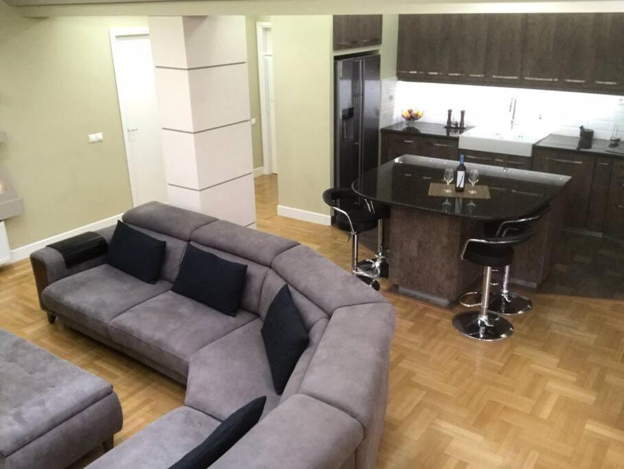 Finer Things Flisvos Beach Condo In Palaio Faliro Atene Esterno foto