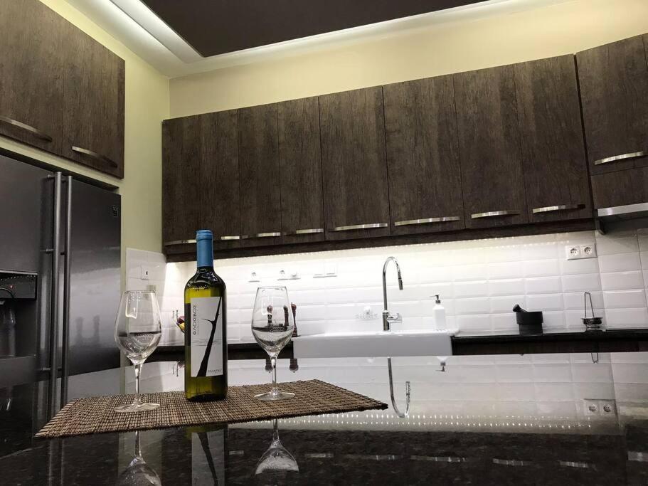 Finer Things Flisvos Beach Condo In Palaio Faliro Atene Esterno foto