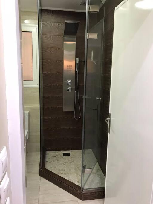 Finer Things Flisvos Beach Condo In Palaio Faliro Atene Esterno foto