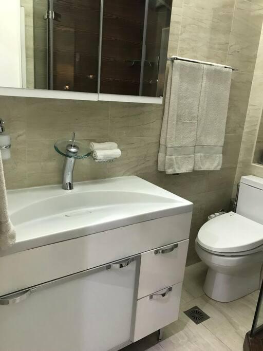 Finer Things Flisvos Beach Condo In Palaio Faliro Atene Esterno foto