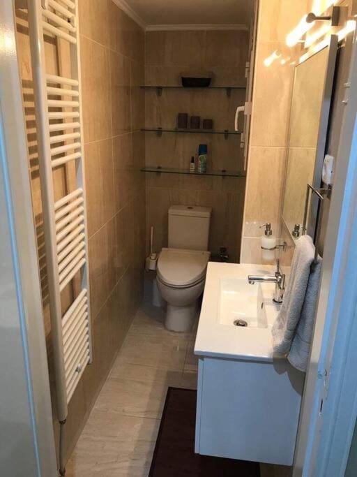 Finer Things Flisvos Beach Condo In Palaio Faliro Atene Esterno foto