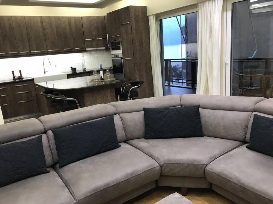 Finer Things Flisvos Beach Condo In Palaio Faliro Atene Esterno foto