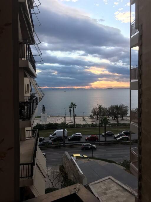 Finer Things Flisvos Beach Condo In Palaio Faliro Atene Esterno foto