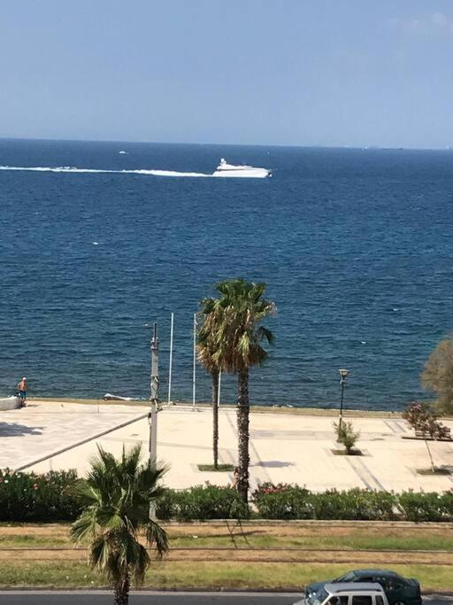 Finer Things Flisvos Beach Condo In Palaio Faliro Atene Esterno foto