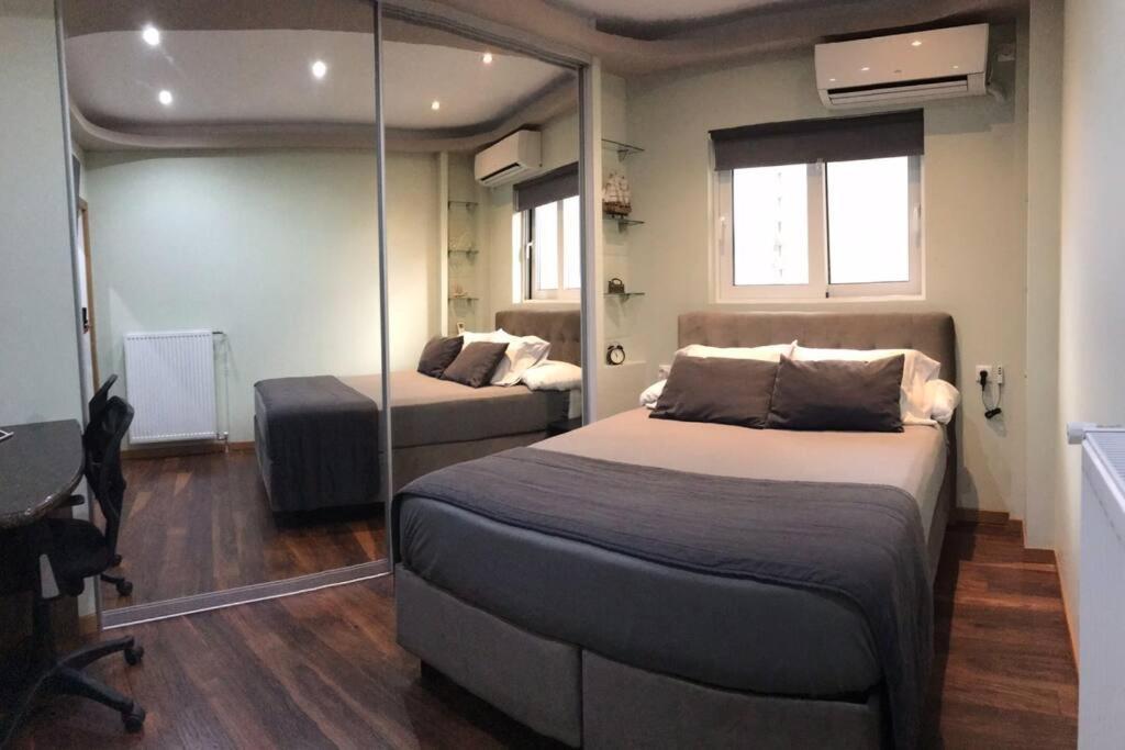 Finer Things Flisvos Beach Condo In Palaio Faliro Atene Esterno foto