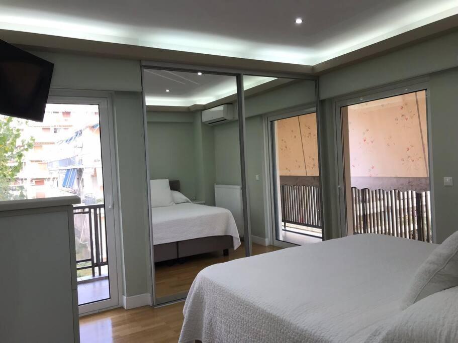 Finer Things Flisvos Beach Condo In Palaio Faliro Atene Esterno foto
