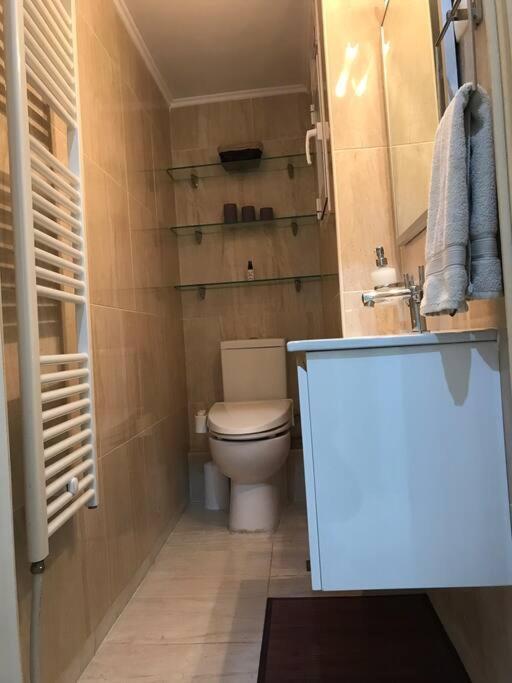 Finer Things Flisvos Beach Condo In Palaio Faliro Atene Esterno foto