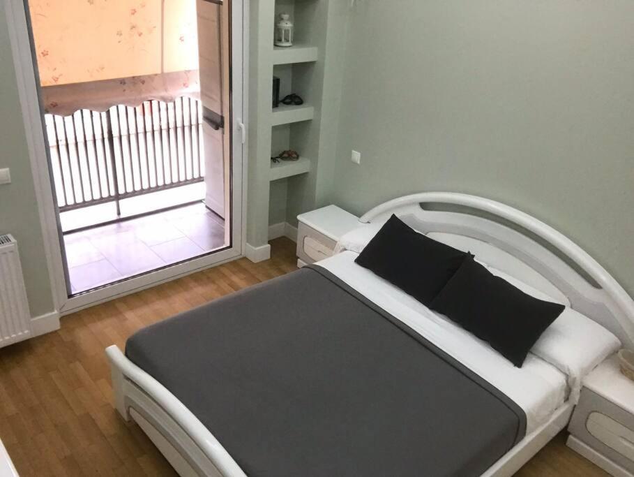 Finer Things Flisvos Beach Condo In Palaio Faliro Atene Esterno foto